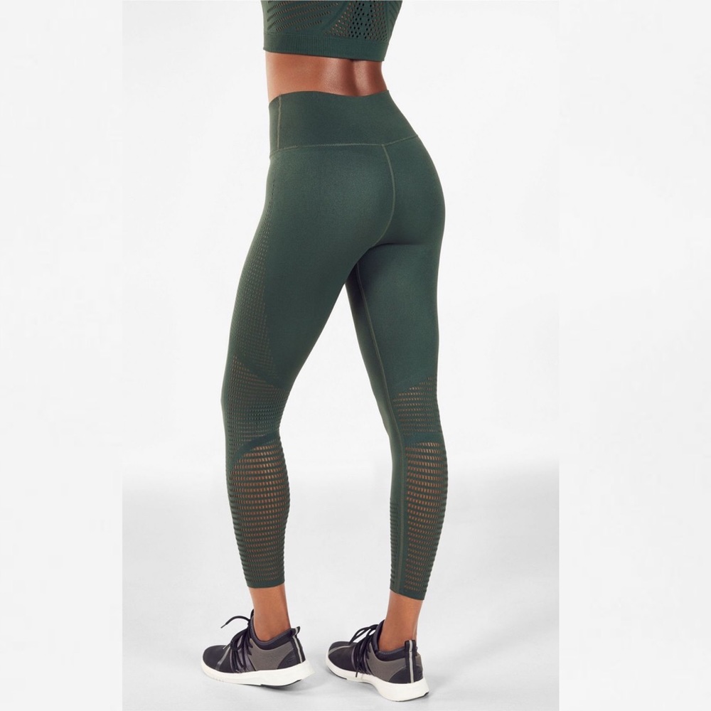 Fabletics High-Waisted SculptKnit® Capri
